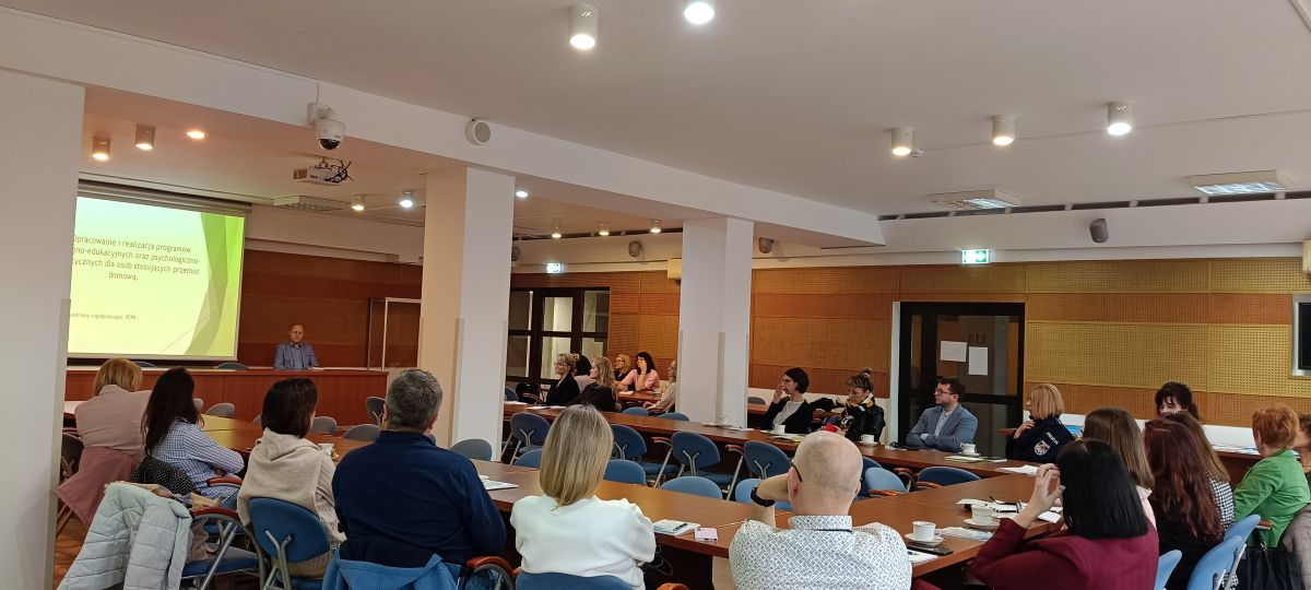 Spotkanie Partnerów - Foto 2 Spotkanie Partnerów Powiatowego Programu Przeciwdziałania Przemocy Domowej i Ochrony Osób Doznających Przemocy Domowej w Powiecie Sieradzkim na lata 2023-2030
